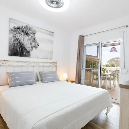 Jennita アパート アデヘ